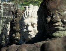 Sdostasien, Laos: Land des Lchelns - Figuren aus Stein